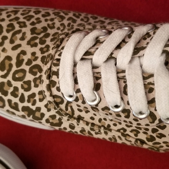 Final sale!! New Cheetah print shoes - Picture 3 of 4